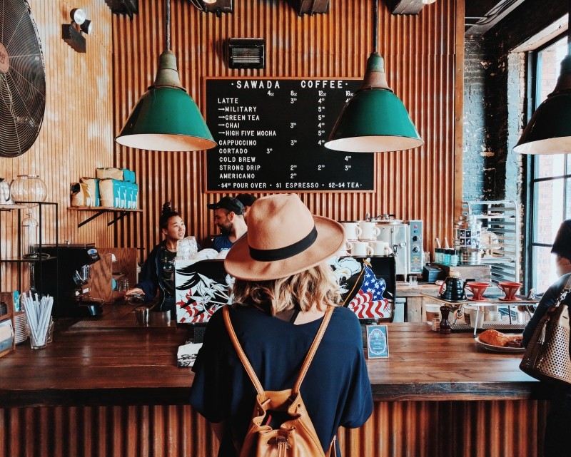 Exemplo de Branding, cafeteria com ambiente para estudos e reuniões