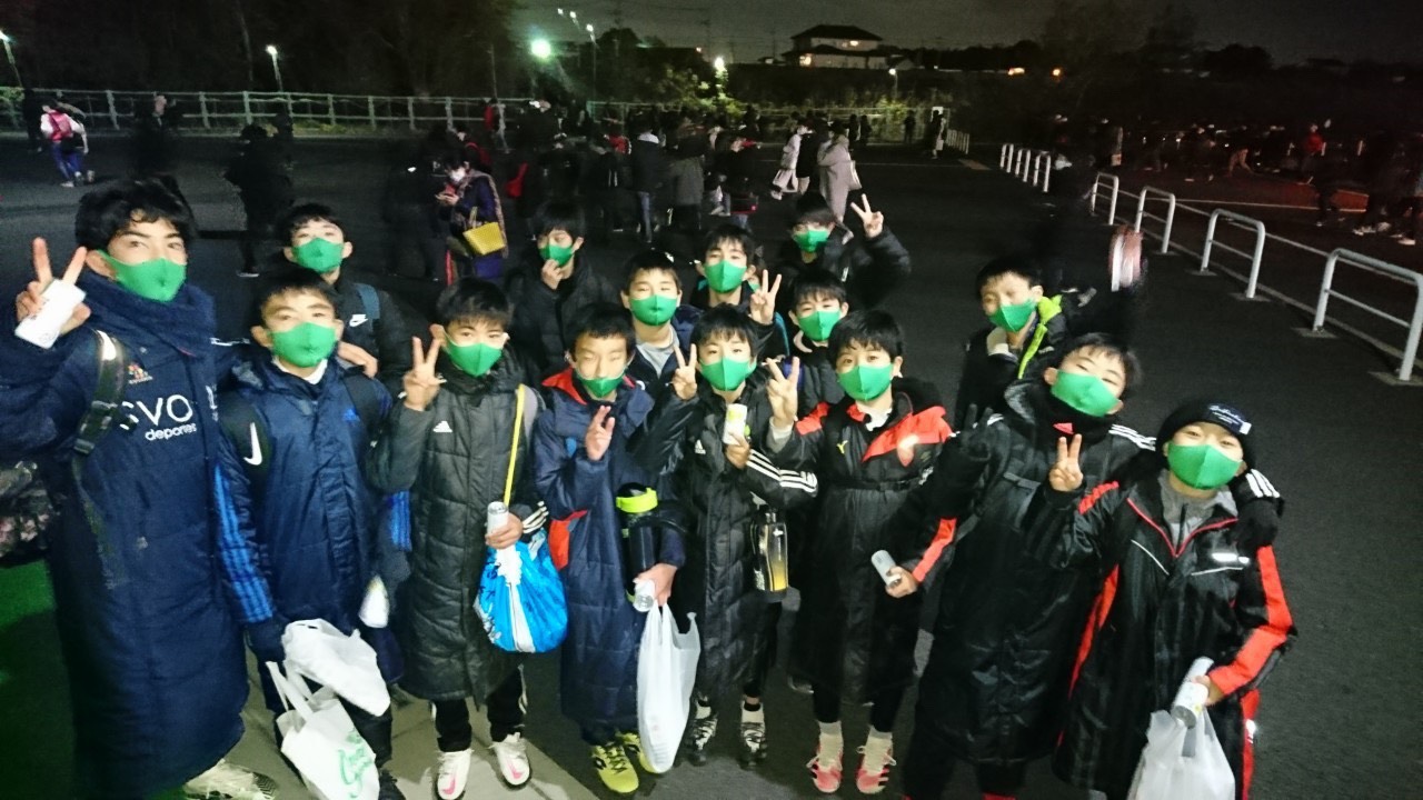 試合の後に、浦和レッズの試合を観戦。少年団のマスク着用！