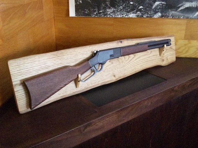 壁掛け兼用スタンド3500円（ゴム銃はM73）