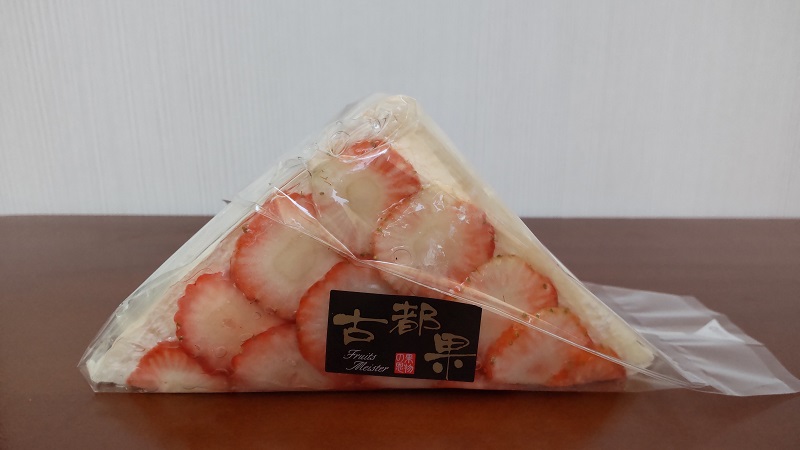 京都古都果　堺東店さんの「いちご厚盛サンド」