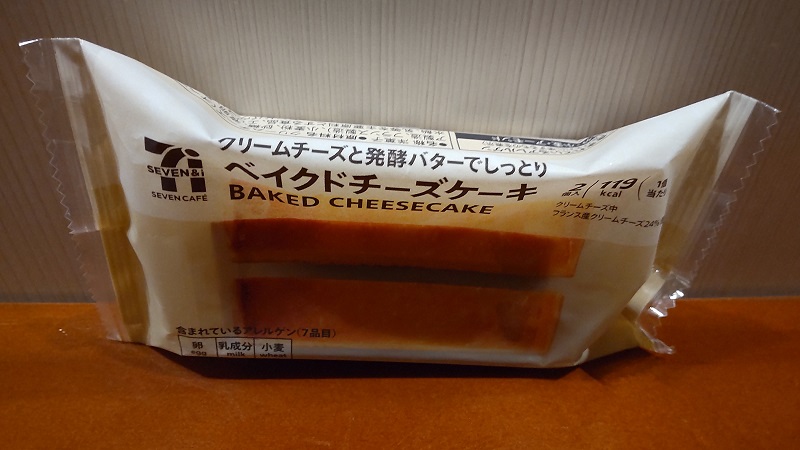(株)銀座コージーコーナーさん製造　株式会社セブン-イレブンのＳＥＶＥＮ＆ｉ　ＳＥＶＥＮ ＣＡＦÉクリームチーズと発酵バターでしっとり「ベイクドチーズケーキ」ＢＡＫＥＤ ＣＨＥＥＳＥＣＡＫＥ
