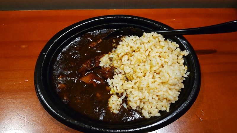 伊藤ハムさんの「 シチュー・ド・ハンバーグ」と「 牛すじ黒カレー」