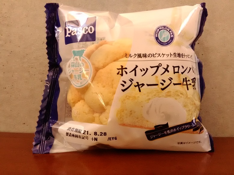 敷島製パン株式会社（Ｐａｓｃｏ）パスコさんのミルク風味のビスケット生地をトッピング。「ホイップメロンパン　ジャージー牛乳」