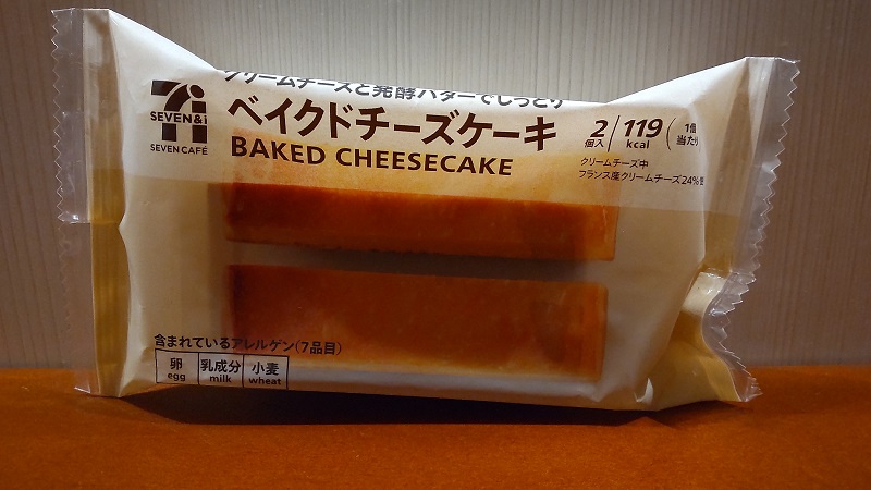 (株)銀座コージーコーナーさん製造　株式会社セブン-イレブンのＳＥＶＥＮ＆ｉ　ＳＥＶＥＮ ＣＡＦÉクリームチーズと発酵バターでしっとり「ベイクドチーズケーキ」ＢＡＫＥＤ ＣＨＥＥＳＥＣＡＫＥ
