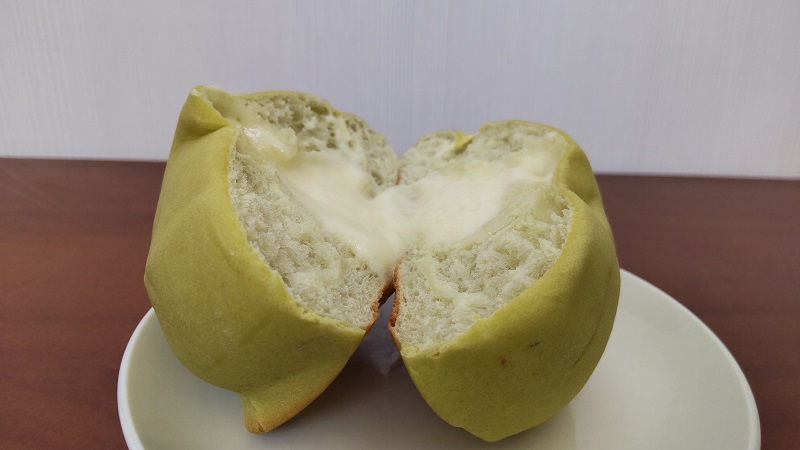 山崎製パン株式会社さん製造　株式会社ローソンさん販売の「ぎっしり！！しっとりメロンパン　メロンホイップクリーム」