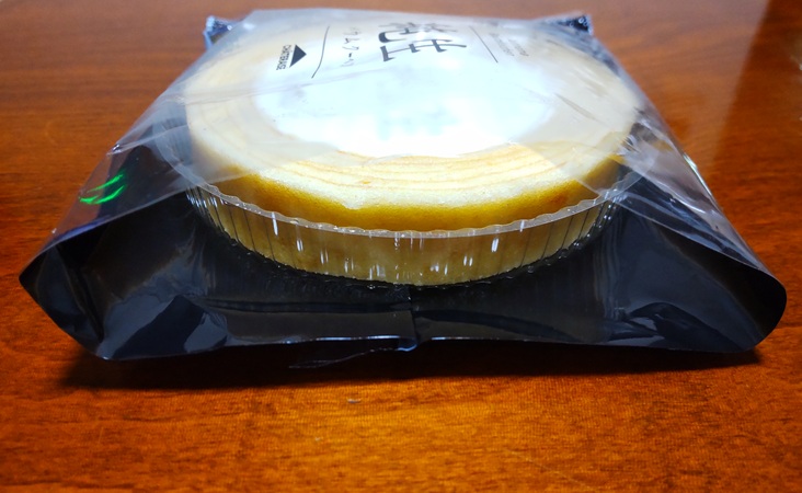 「純生バウムクーヘン」と「焼菓子」