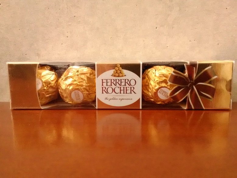 日本フェレロ株式会社さんの「FERRERO　ROCHER　Tー5」