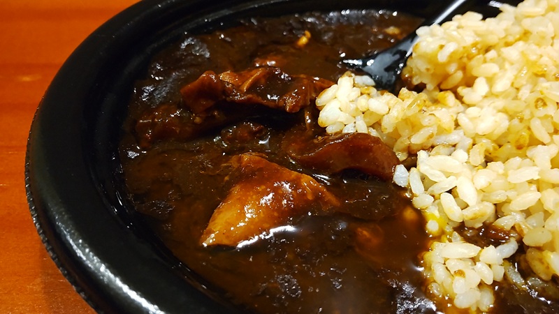 伊藤ハムさんの「 シチュー・ド・ハンバーグ」と「 牛すじ黒カレー」