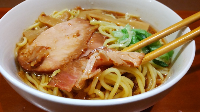 日清食品チルド株式会社さん販売の「行列のできる店の尾道ラーメン」