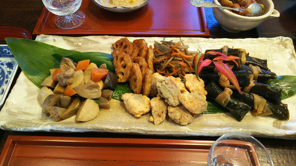 がめ煮、蓮根の中華風揚げ、蓮根と海老のしんじょう、きんぴら、ニシンの昆布巻き