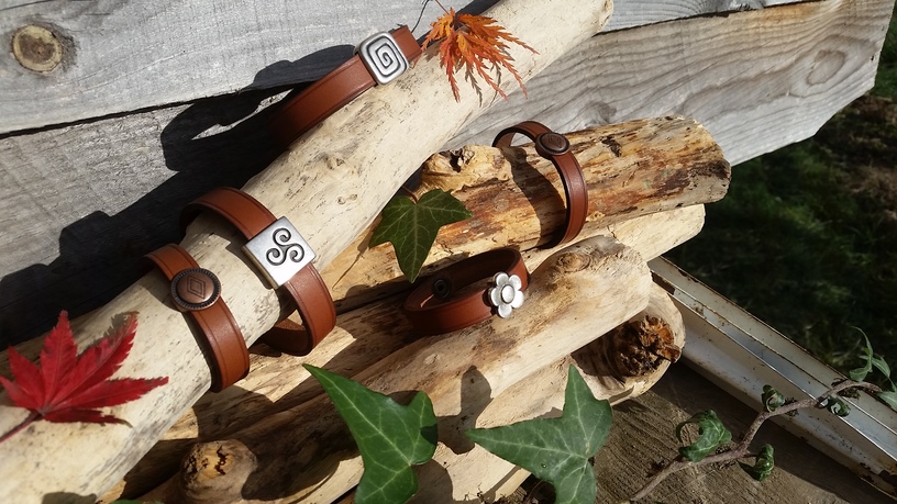 Bracelets fin (argentés 12 euros, losange 10 euros)