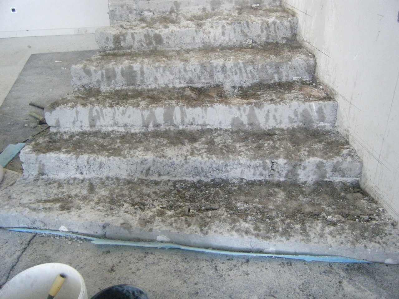 Reparación y replanteo de escaleras mal repartidas