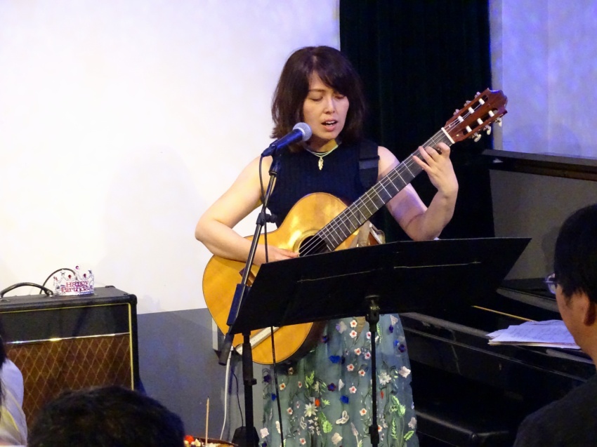 弾き歌い　共演：Acoustic Ladyland