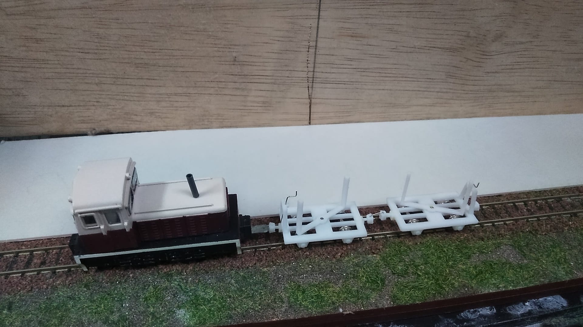 昭和レトロ:HOナロー「森林鉄道簡易駅舎と貯木作業場風景」