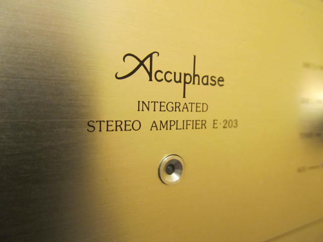 Accuphase E-203