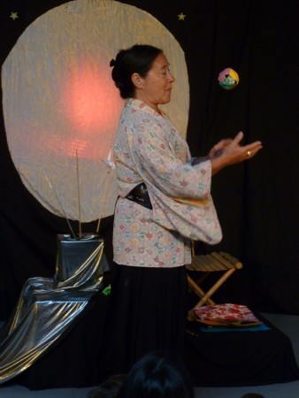 Tsukimi - Jonglage hochet en papier accompagnant une berceuse japonaise