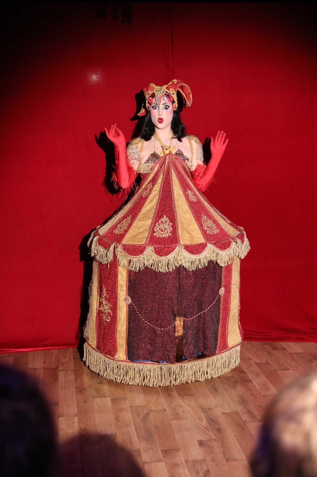 Scarlett Martini Burlesque Performance in Düsseldorf
