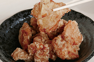 からあげ各種 鶏肩肉(皮付き)鶏むね肉(皮なし)半々での提供 からあげ各種 鶏肩肉(皮付き)鶏むね肉(皮なし)半々での提供