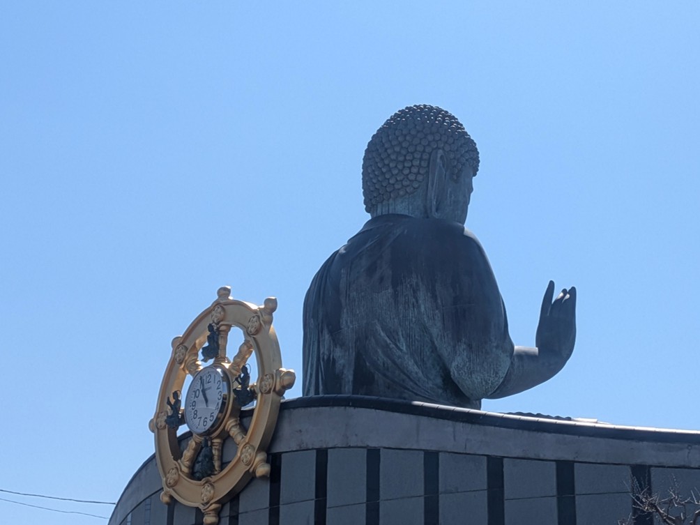 えっ、日野市に大仏！？「善生寺」の巨大な大仏様が見守る景色