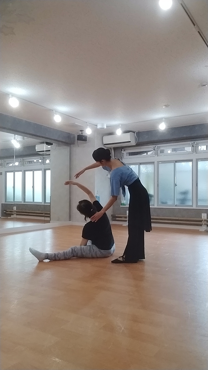 少しずつストレッチしましょう♪
