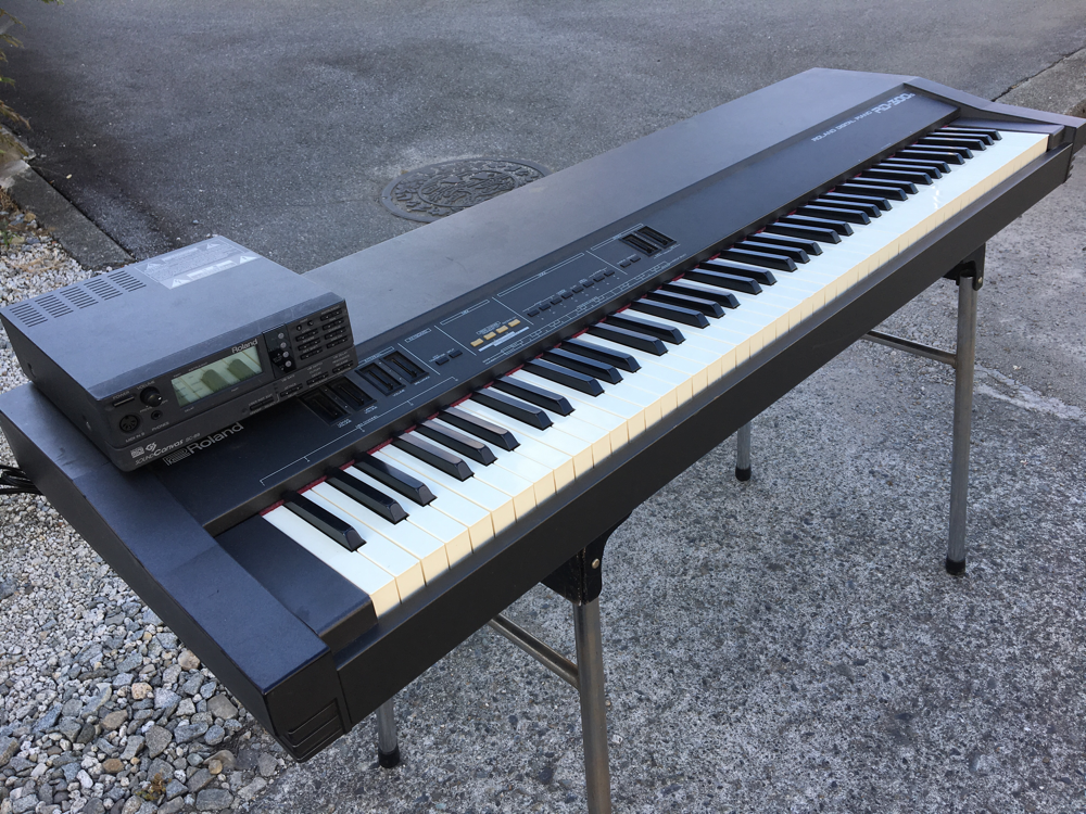 野外ステージ用　デジタルピアノ　年に一度　フルーツ公園で使っています