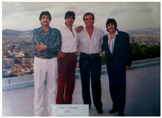 lLOS CHICHOS Y SANTI CASTELLANOS