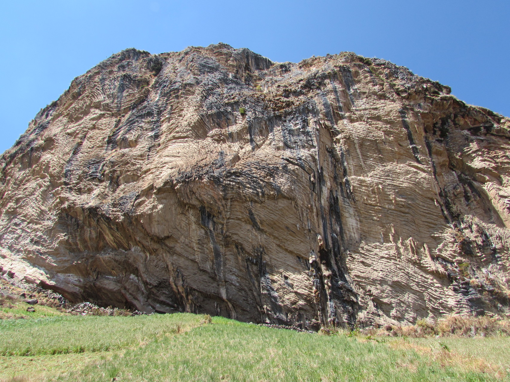 Gigantesca roca en Alalay.