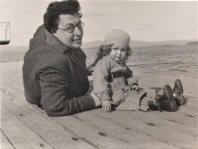 Otto Fenichel mit Hanna am Strand