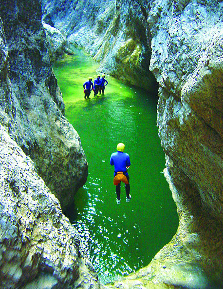 CANYONING