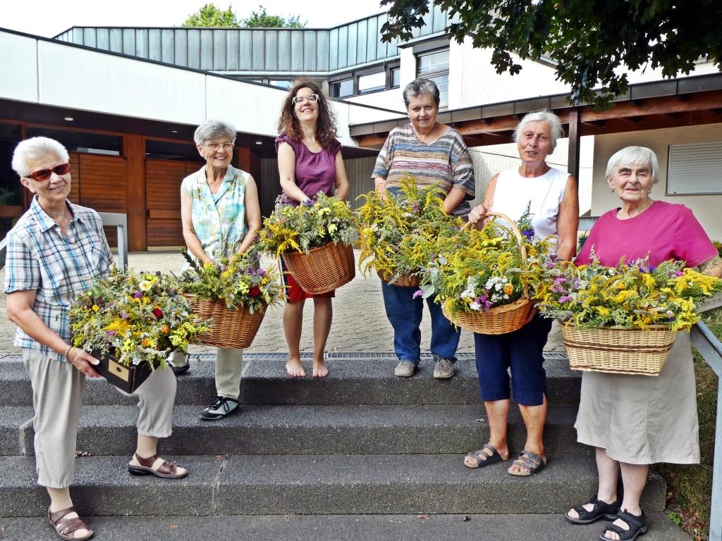 geweihte Kräutersträuße für den Herrgottswinkel zuhause - wir erfreuen gerne unsere Mitchristen mit diesem schönen Brauch