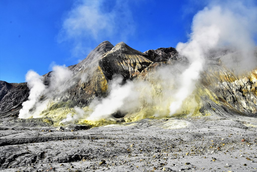 inside devils pot - White Island