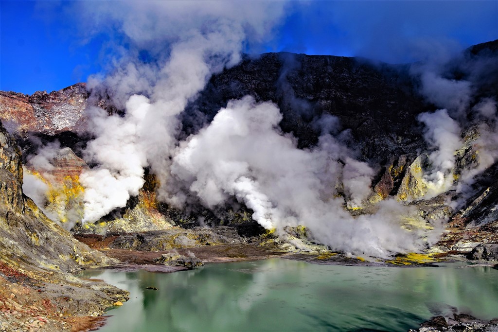 inside the Crater of devils pot (White Island)