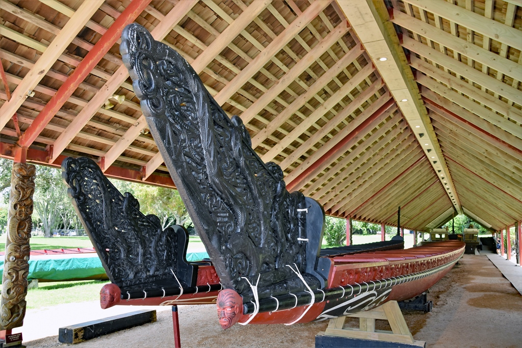 Die grössten Kriegskanus der Welt in Whaitangi