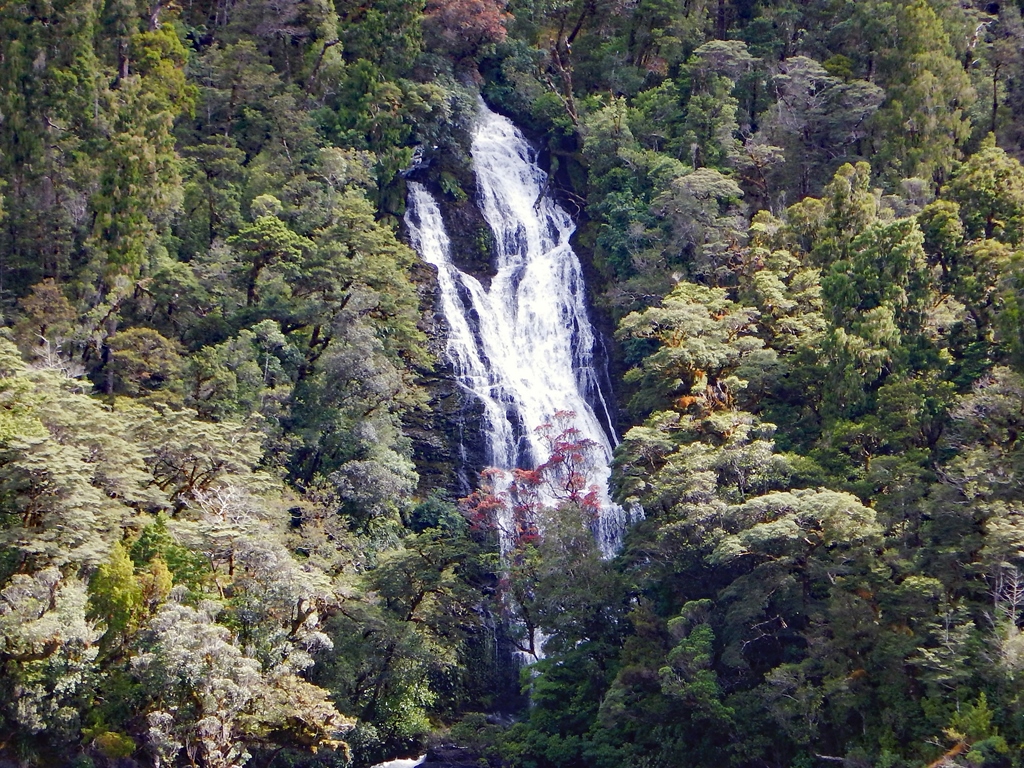 Helena Falls im Doubtful Sound, Fjordland NP