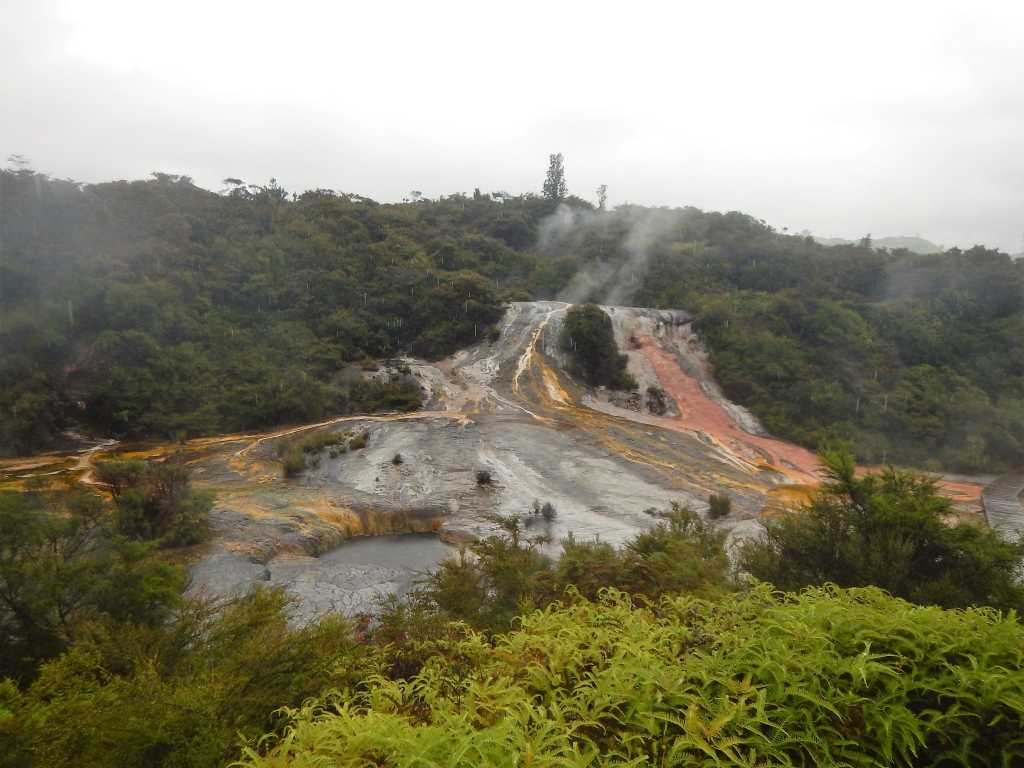 Orakai Korako - The hidden volcanic valley