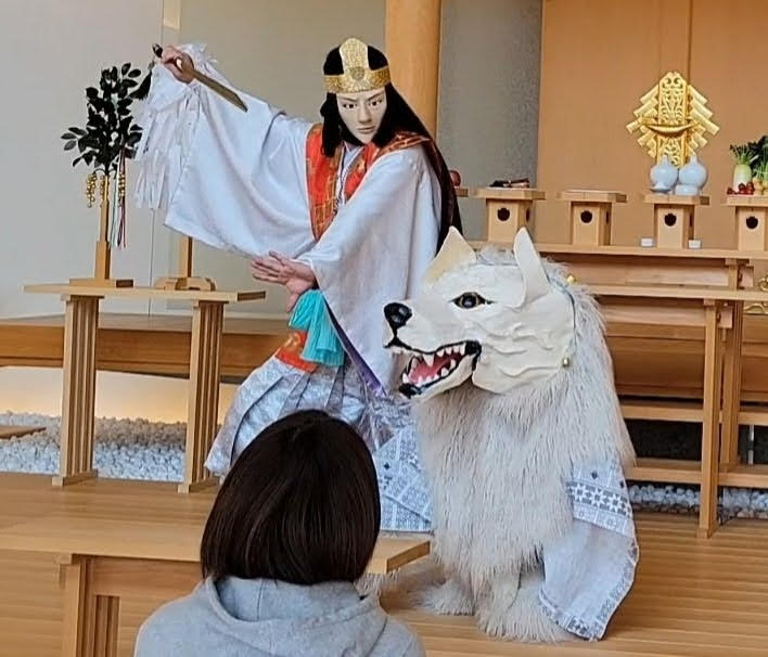 令和神社「白狼祭」での奉納