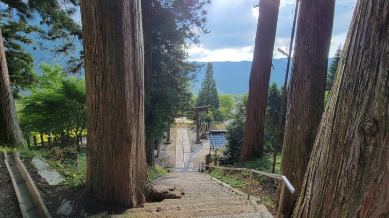 恵那神社境内