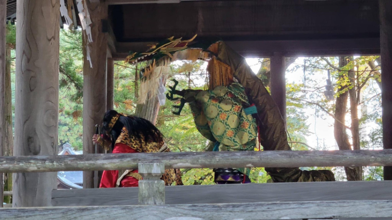 背後から襲いかかる龍神