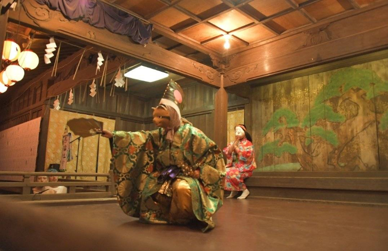 三宿神社での狸神楽「狸三番叟」