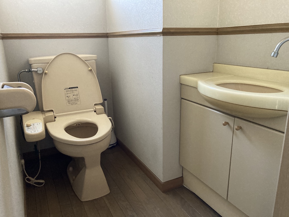 トイレは各階にございます。