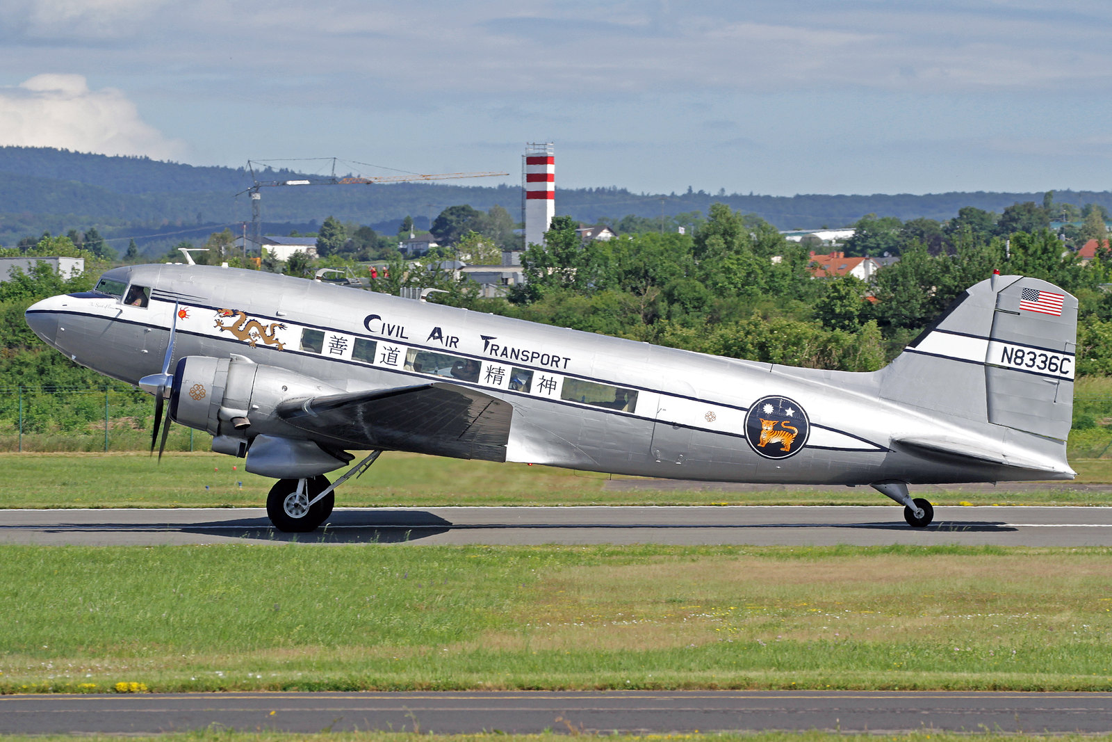 N8336C - Diese Douglas DC-3A wurde als C-53-DO von Douglas in Santa Monica gebaut und am 29. Juni 1942 als 42-47371 an die USAAF geliefert. Neben anderen Betreibern wurde sie vom 19. December 1949 bis 22. Juli 1953 von CAT in Taipeh als N8336C genutzt.