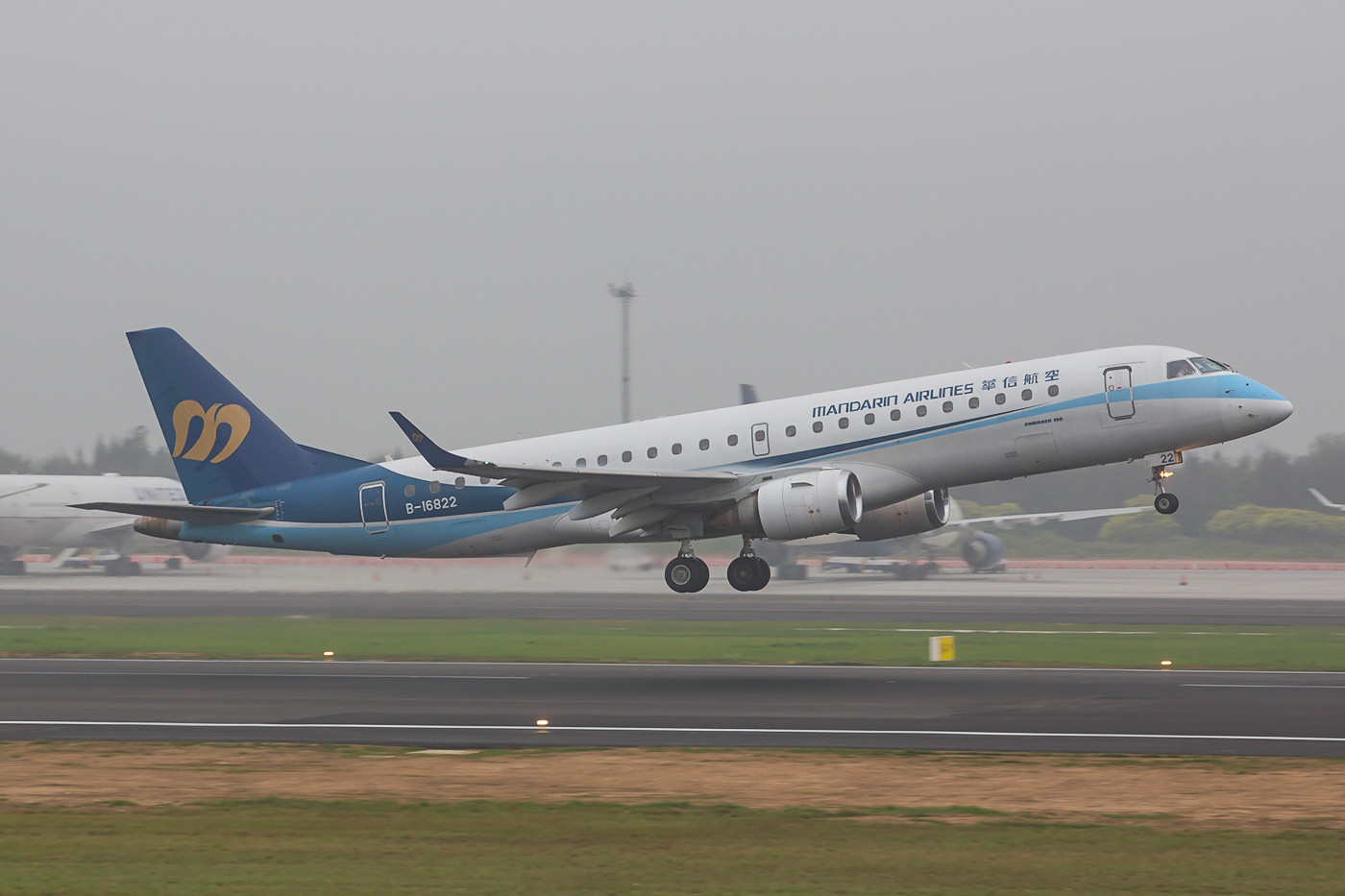 Heute betreibt Mandarin Airlines nur noch Embraer 190. In zurückliegenden Jahren hatte man auch Großgerät auf internationalen Routen.