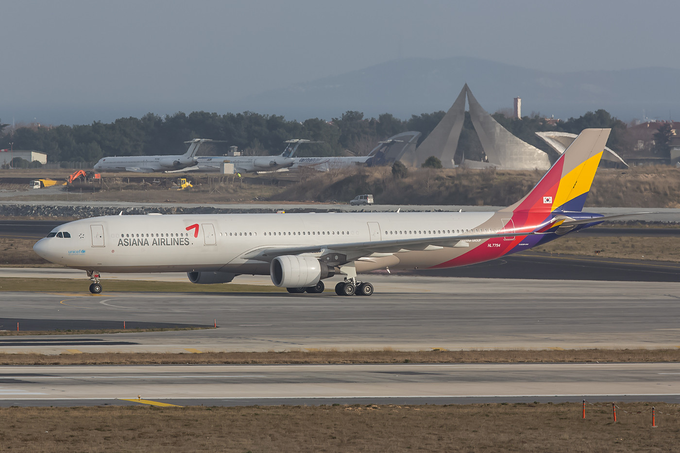 5 x wöchentlich kommt ein Airbus A330 der Asiana aus Seoul.