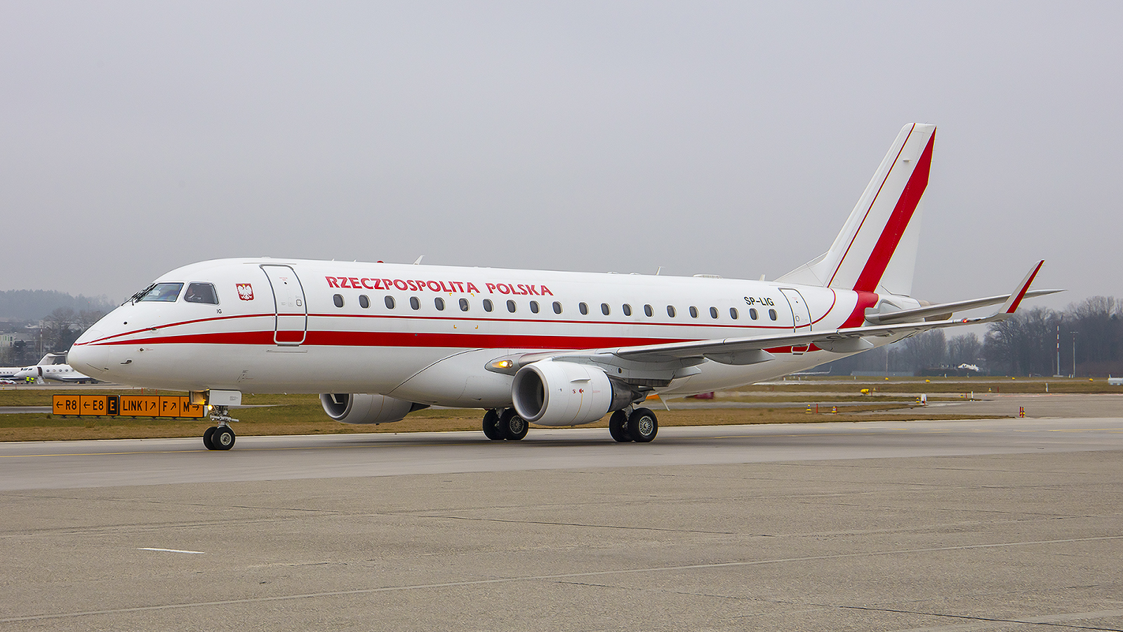 SP-LIG, Embraer 170LR der Regierung Polens. Die Maschine ist bei LOT geleast.