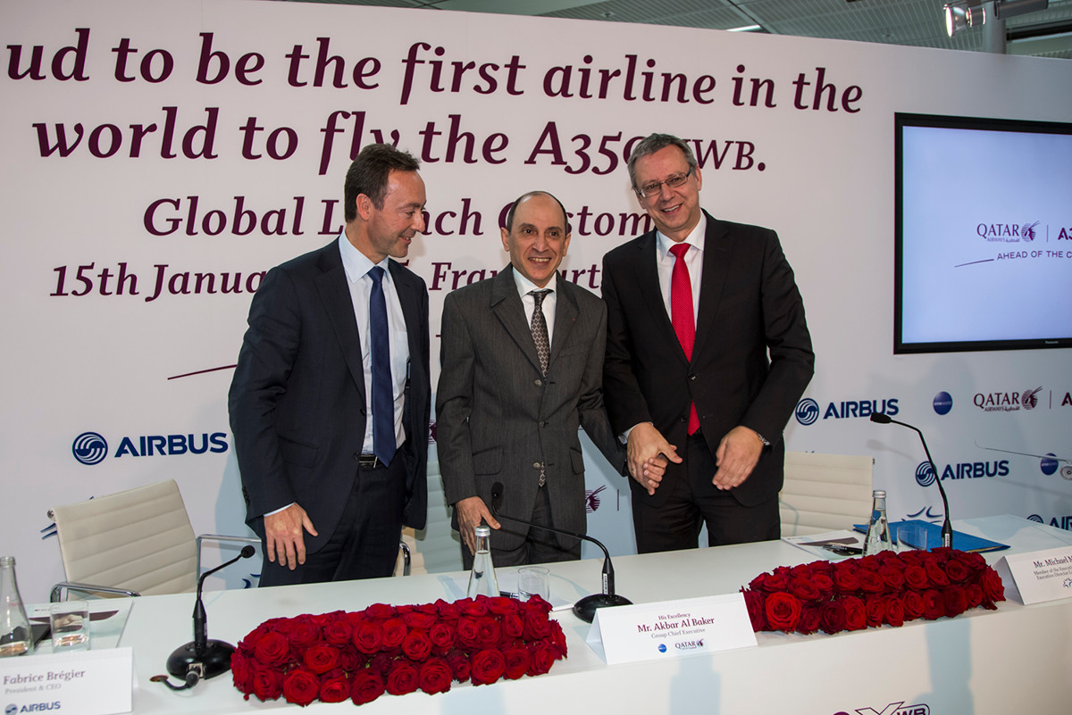 Fabrice Brégier (CEO Airbus), Akbar al Bakar (CEO Qatar Airways Group) und Michael Müller (Vorstand Fraport)