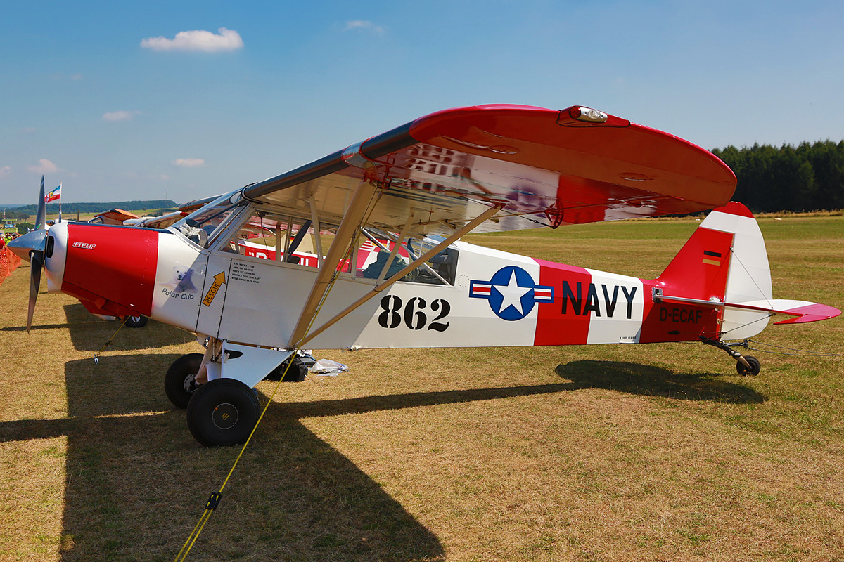 Piper PA-18 Cub in arctic-camouflage.