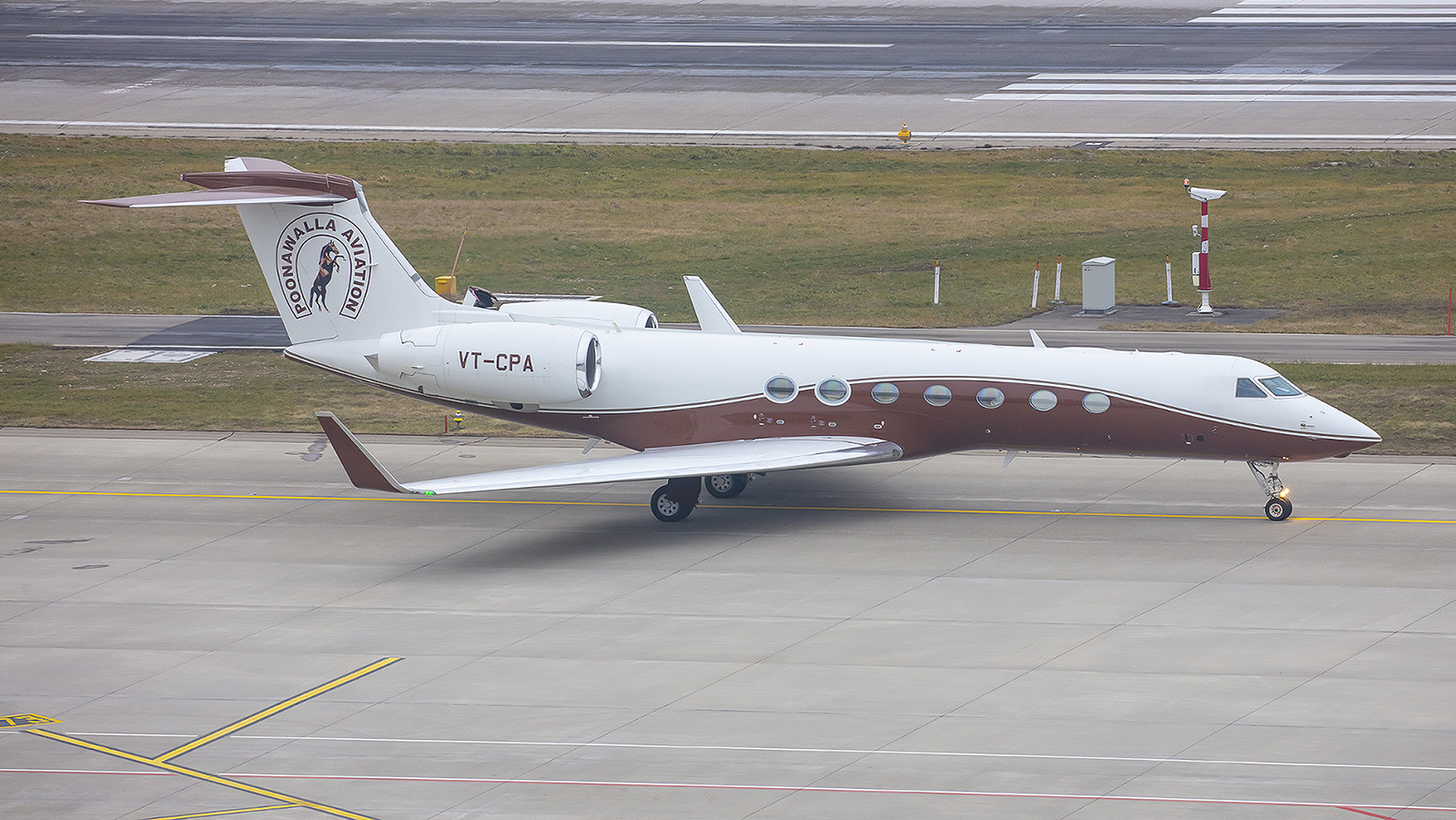 Noch eine sehr schöne Gulfstream der Poonawalla Aviation aus Indien.