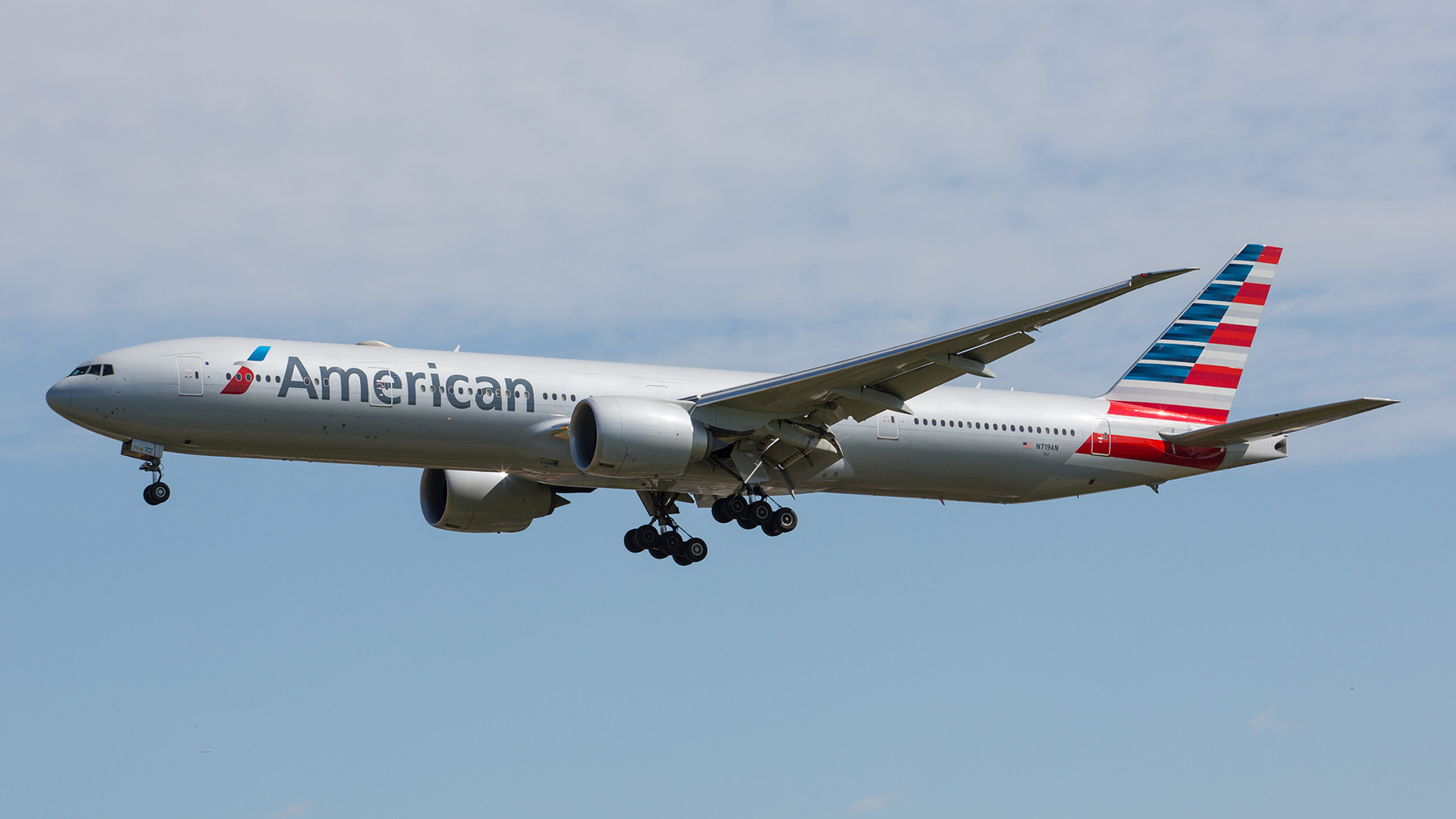 American Airlines ist mit rund 20 täglichen Flügen in LHR zu sehen.