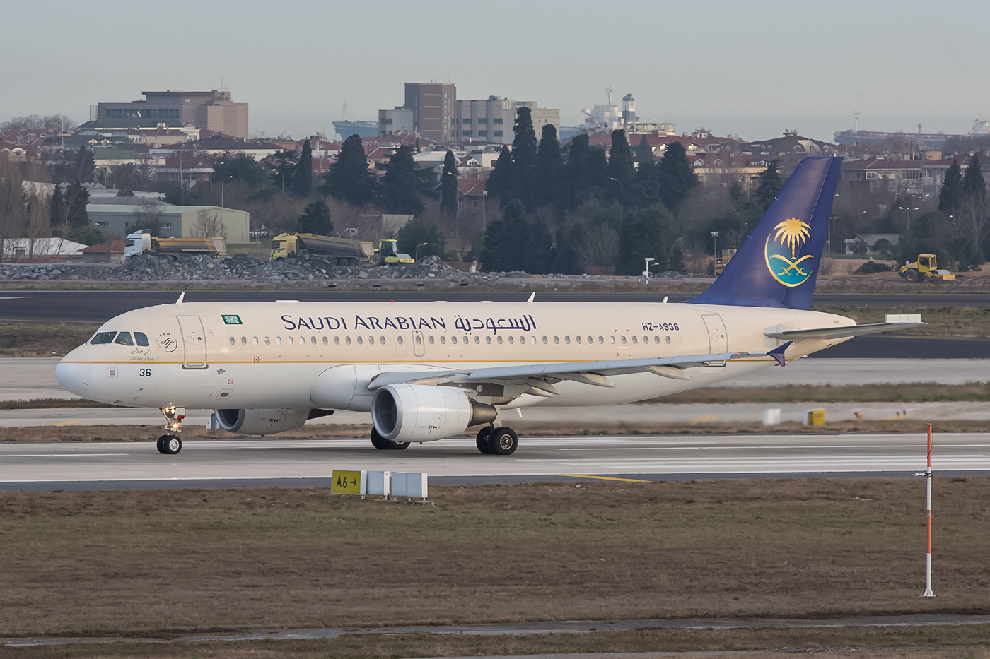 Bis zu drei Flieger kommen täglich aus Saudi Arabien an den Bosporus.