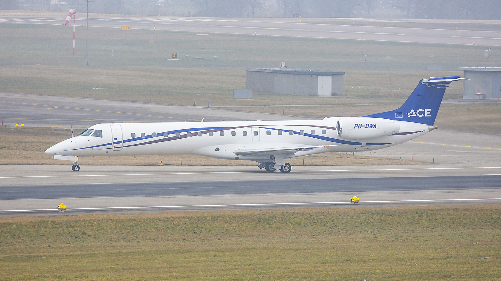 Embraer 145LR, betrieben von Jet Netherlands.